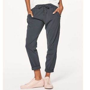 Lululemon On the Fly Pant / MIDNIGHT size 6